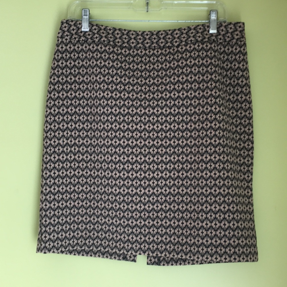 Cute skirt for the office or out to dinner.